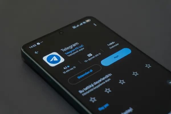 VIDIO automatski zamagljuje poruke u četu - Upotreba slučaj 1